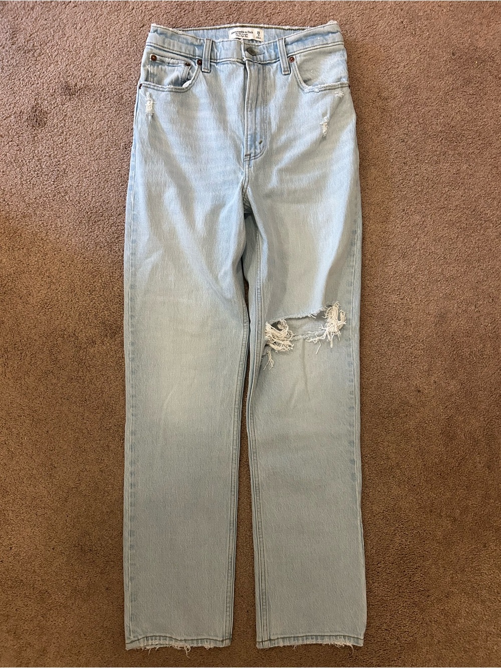 Abercrombie 90s Light Wash Distressed Straight-Leg Women’s Jeans